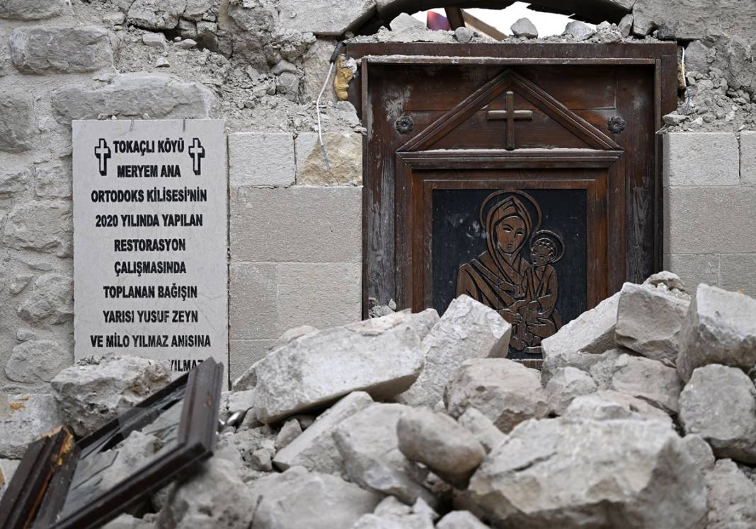 Önünden geçerken gözyaşlarını tutamıyorlar! Hatay'da sağlam kültürel yapı neredeyse kalmadı 9